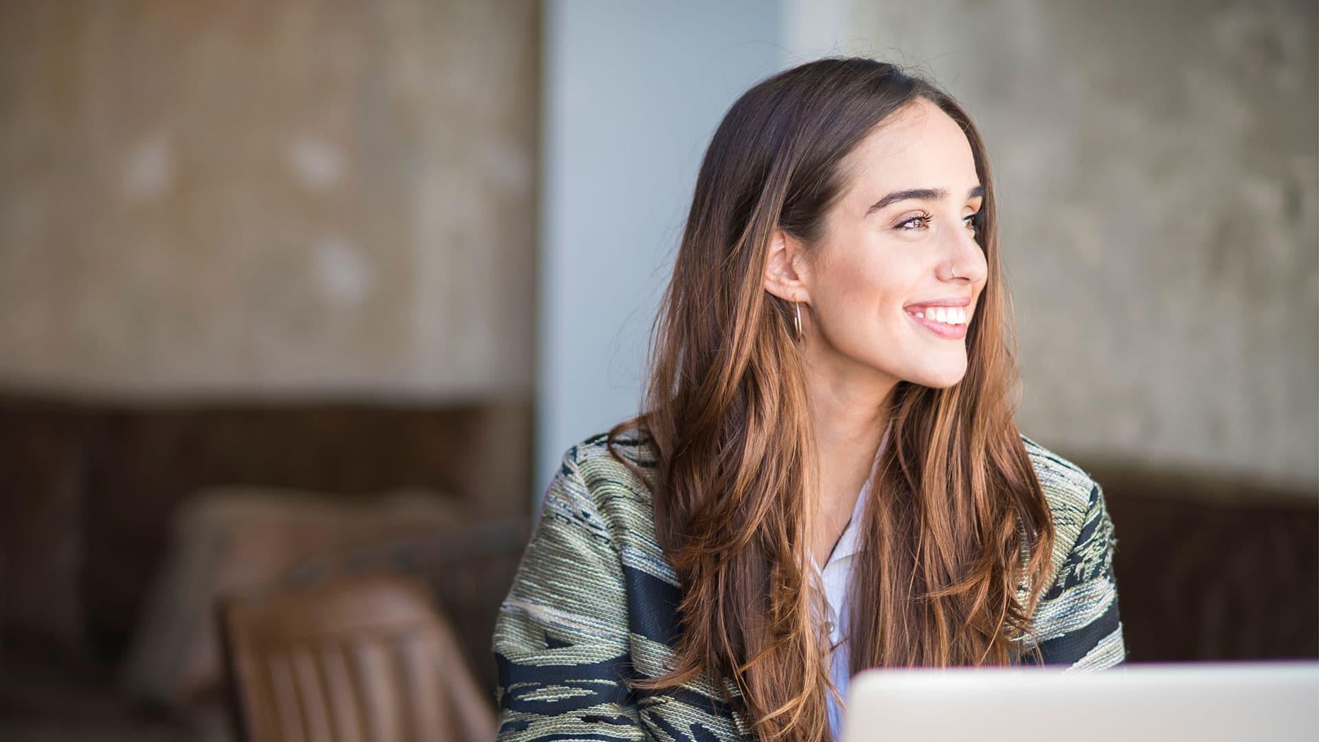 kvinde computer 1920x1080